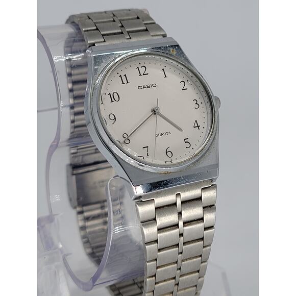 Classic Casio Quartz Stainless Steel Watch - Picture 4 of 8